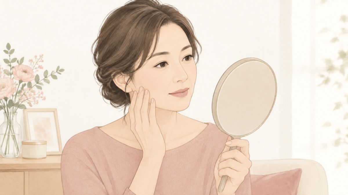 鏡を見ながら自分の肌の状態を確認している50代女性のイラスト画像